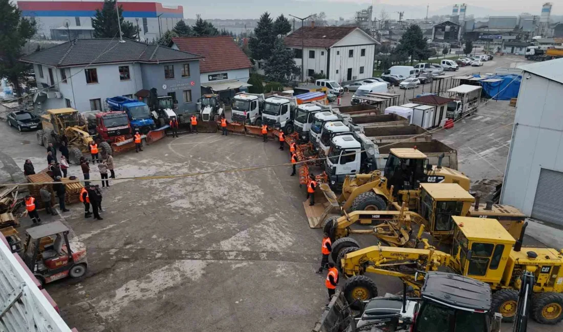 Düzce Belediyesi, hafta sonu beklenen kar yağışı öncesinde karla mücadele
