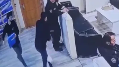 Kartal’da polis merkezinde bir şahıs, müracaatçı gibi davranarak yanında bulunan