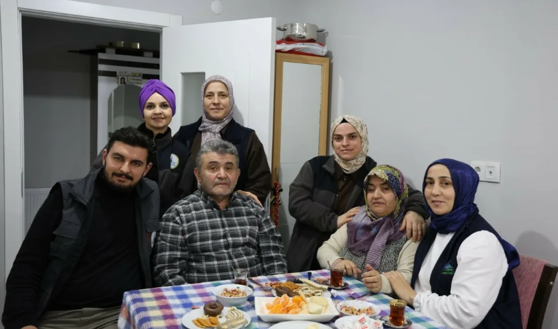Kartepe Belediyesi Alo Evlat Sağlık Kulübü ekipleri, ilçede yalnız yaşayan