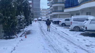 Kastamonu’da dün duran kar yağışı sabah saatlerinde yeniden başladı. Kastamonu’da