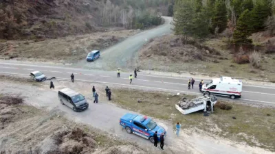 Kastamonu’da otomobille çarpışan kamyonet, şarampolde ters döndü. Kazada 1 kişi