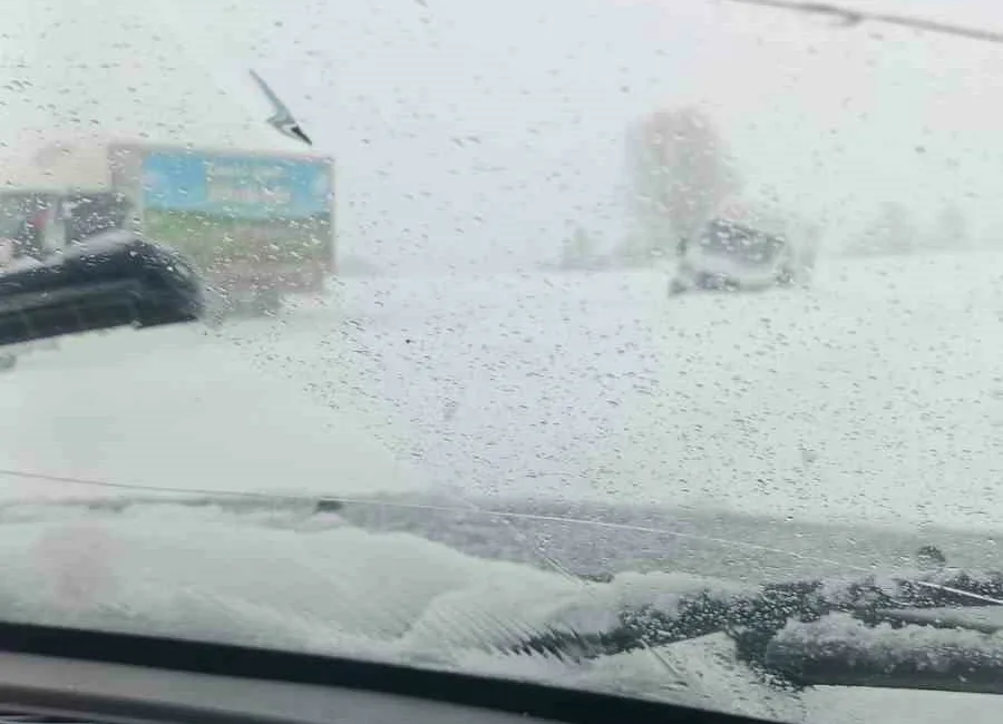 Kastamonu’da yoldan çıkan yolcu otobüsü, kara saplandı. Yolcular farklı bir