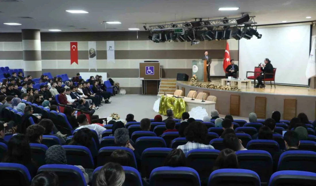 Karabük Üniversitesinde (KBÜ) düzenlenen “Cloud Day” etkinliğinde, bilişim sektörünün profesyonelleri