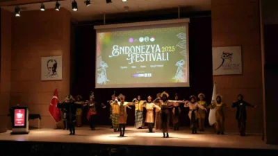 Karabük Üniversitesinde (KBÜ) düzenlenen “Endonezya Festivali”nde tiyatro, dans, geleneksel kıyafetler