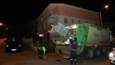 Keçiören Belediyesi Temizlik İşleri Müdürlüğü ekipleri, yürüttükleri temizlik uygulamalarıyla sokak