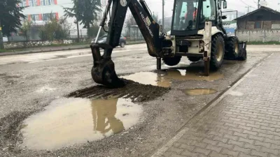 Düzce Belediyesi Fen İşleri Müdürlüğü, 63 mahalle genelinde rutin çalışmalarını
