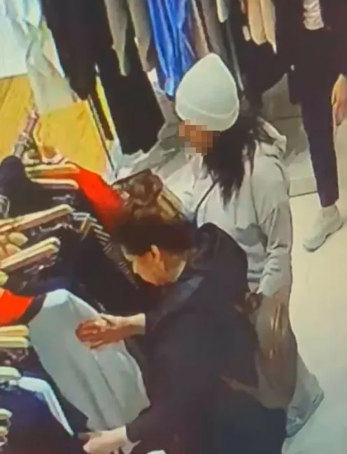 Esenyurt’ta kılıktan kılığa giren kadın hırsız, müşteri kılığında gezdiği alışveriş