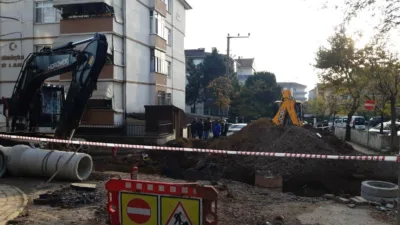Kocaeli’nin Körfez ilçesinde altyapı çalışmaları sırasında iş makinesinin doğalgaz ana
