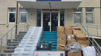 Kocaeli’nin Darıca ilçesinde jandarma ekiplerince düzenlenen kaçakçılık operasyonunda, piyasa değeri