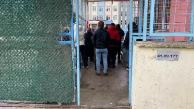 Kocaeli’nin İzmit ilçesinde bir kişi, kızını rahatsız ettiğini iddia ettiği