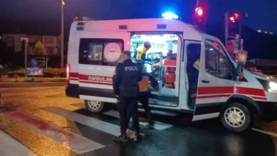 Kocaeli’nin Karamürsel ilçesinde otomobilin hafif ticari araca çarpması sonucu meydana