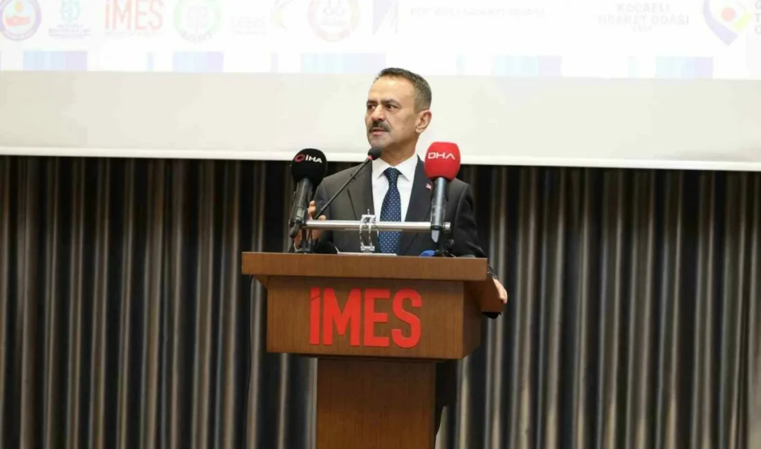 Kocaeli’de düzenlenen mesleki eğitim çalıştayında bir araya gelen sanayiciler ve