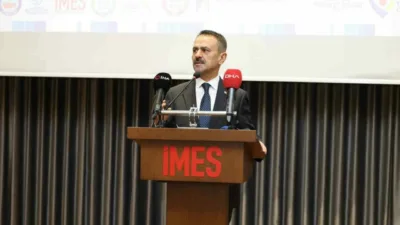 Kocaeli’de düzenlenen mesleki eğitim çalıştayında bir araya gelen sanayiciler ve
