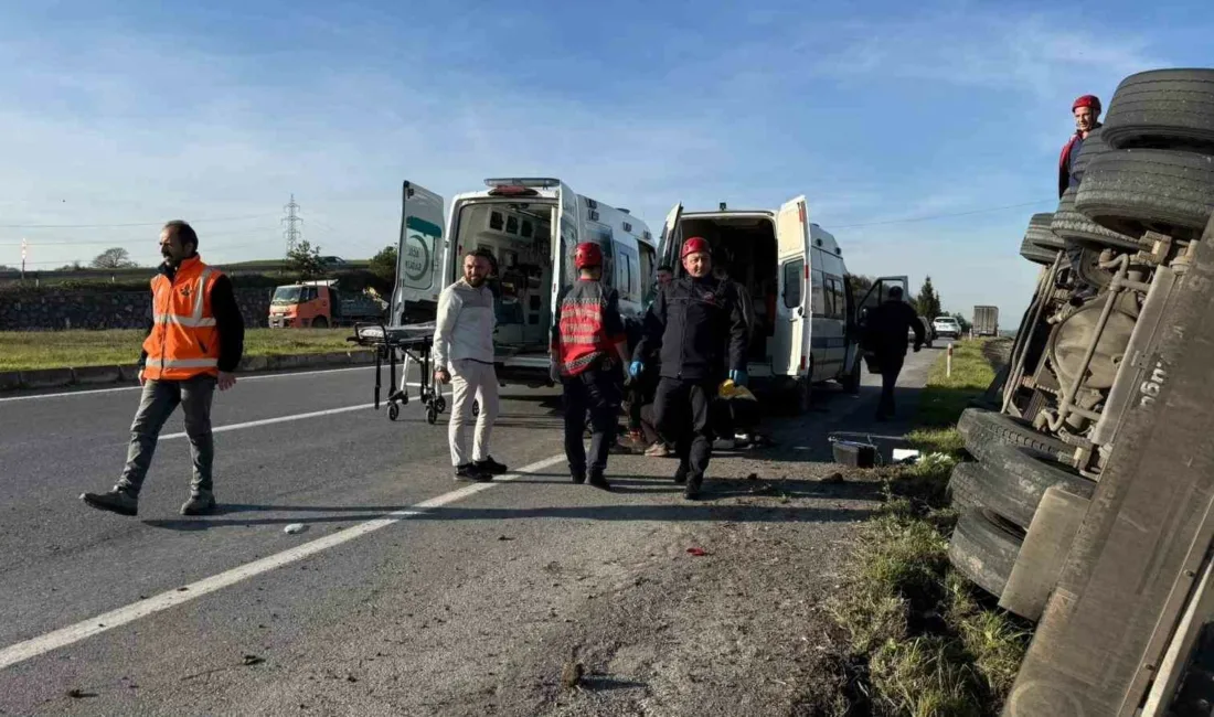 Sakarya’nın Adapazarı ilçesinde kontrolden çıkan tankerin devrilmesi sonucu meydana gelen