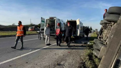 Sakarya’nın Adapazarı ilçesinde kontrolden çıkan tankerin devrilmesi sonucu meydana gelen