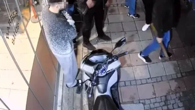 İstanbul Kağıthane’de alacak-verecek meselesi nedeniyle kuaför dükkanına düzenlenen baltalı saldırının