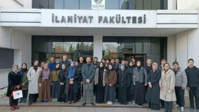 Sakarya’da “Geleceğime Yön Veriyorum” projesi kapsamında lise öğrencileri, akademik ortamı