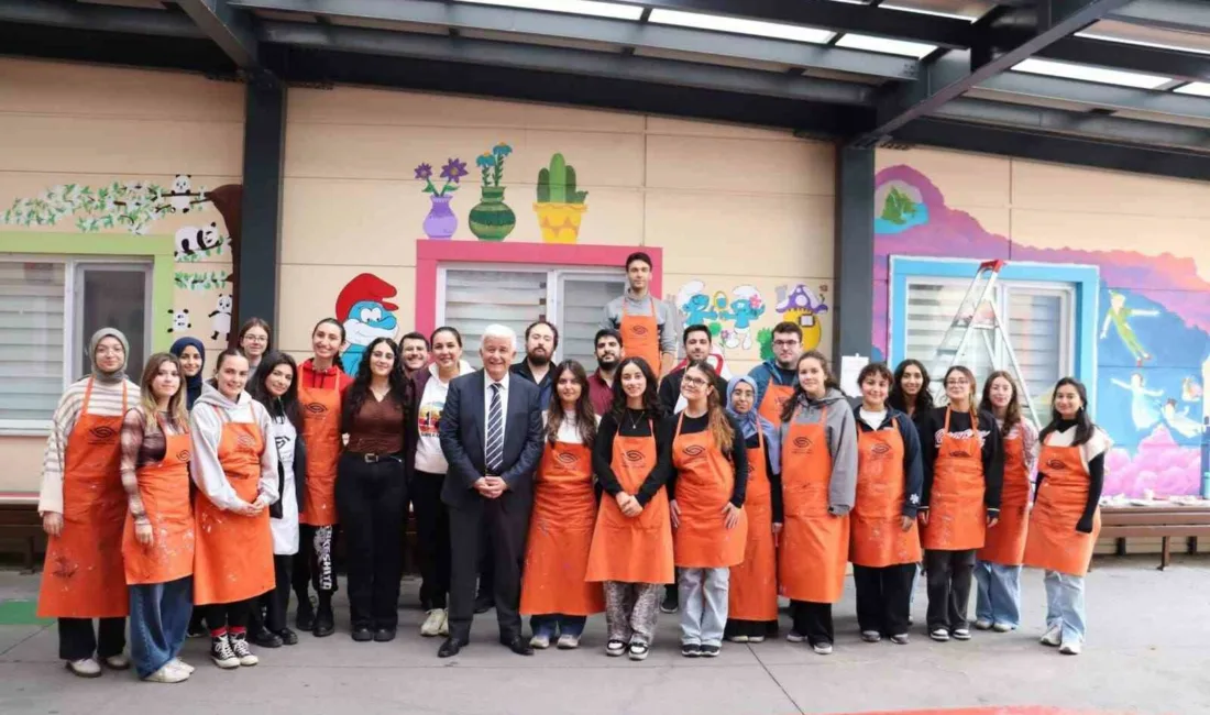 Duvarlara masal kahramanları çizilerek, minik hastalara moral verildi. Cerrahpaşa Tıp