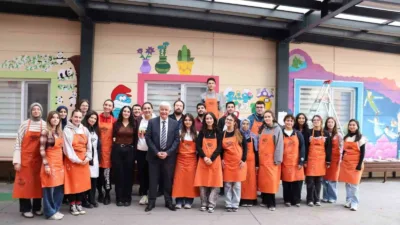 Duvarlara masal kahramanları çizilerek, minik hastalara moral verildi. Cerrahpaşa Tıp