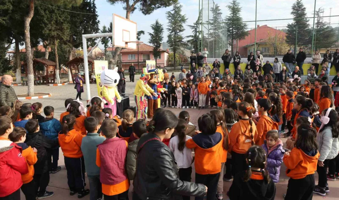 Balıkesir’in Sındırgı ilçesinde, deprem sonrası psikolojik olarak etkilenen öğrencilere destek