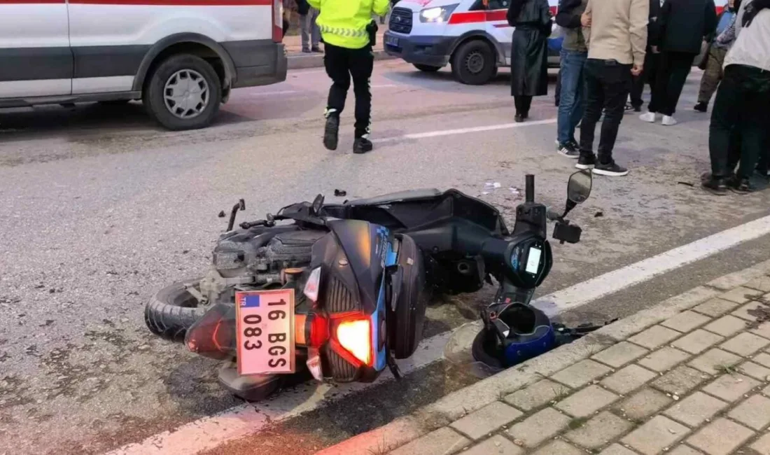 Bursa’nın İnegöl ilçesinde motosikletli sürücü karşıdan karşıya geçcen kadın yayaya
