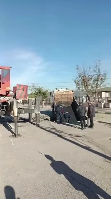 Kocaeli’nin Dilovası ilçesinde çalışmanın yapıldığı okulun bahçesinde zeminin çömesiyle çukura