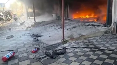 Kocaeli’nin Darıca ilçesinde oto tamirhanesinde çıkan yangında iş yeri ve