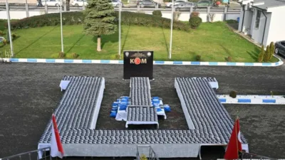 Düzce’de bir yolcu otobüsünde, İstanbul’a sevkiyatı yapılan 46 bin 655