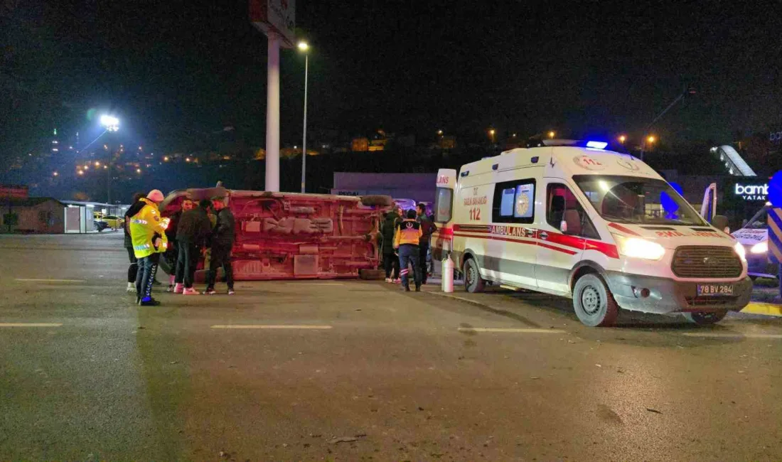 Karabük’te otomobille çarpışan ambulansın devrilmesi sonucu meydana gelen kazada 3