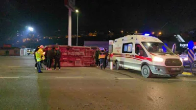 Karabük’te otomobille çarpışan ambulansın devrilmesi sonucu meydana gelen kazada 3