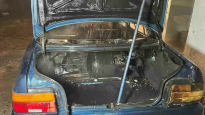 Sakarya’nın Kaynarca ilçesinde park halindeki otomobilde çıkan yangın itfaiye ekiplerince