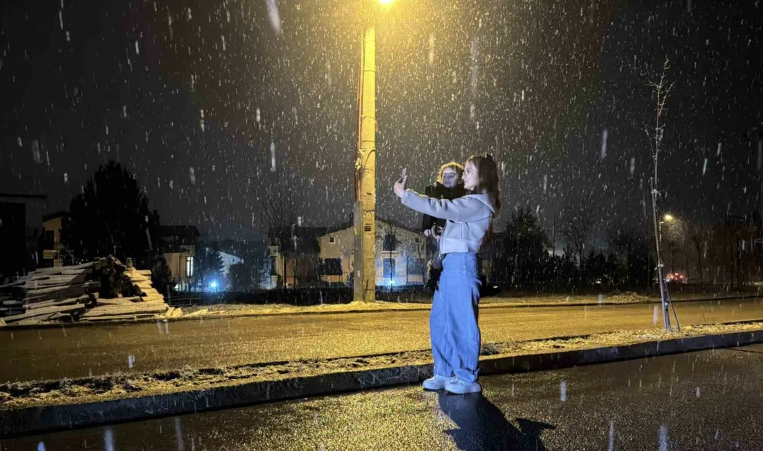 Karabük’ün Safranbolu ilçesinin yüksek kesimlerinde kar yağışı etkili oluyor. Meteoroloji