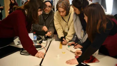Sakarya Üniversitesinde (SAÜ), öğrencilerin hızlı proje üretme ve girişimcilik yeteneklerini