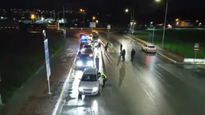 Sakarya’da yılbaşı tedbirleri kapsamında kent genelinde gerçekleştirilen uygulamalarda 2 bin