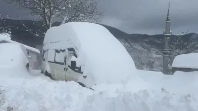 Sakarya’nın Hendek ilçesinde bulunan bin 725 rakımlı Dikmen Mahallesi’nde kar