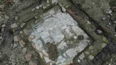Sapanca Gölü’nde su seviyesinin çekilmesiyle ortaya çıkan adacıktaki kalıntıların bazilika,