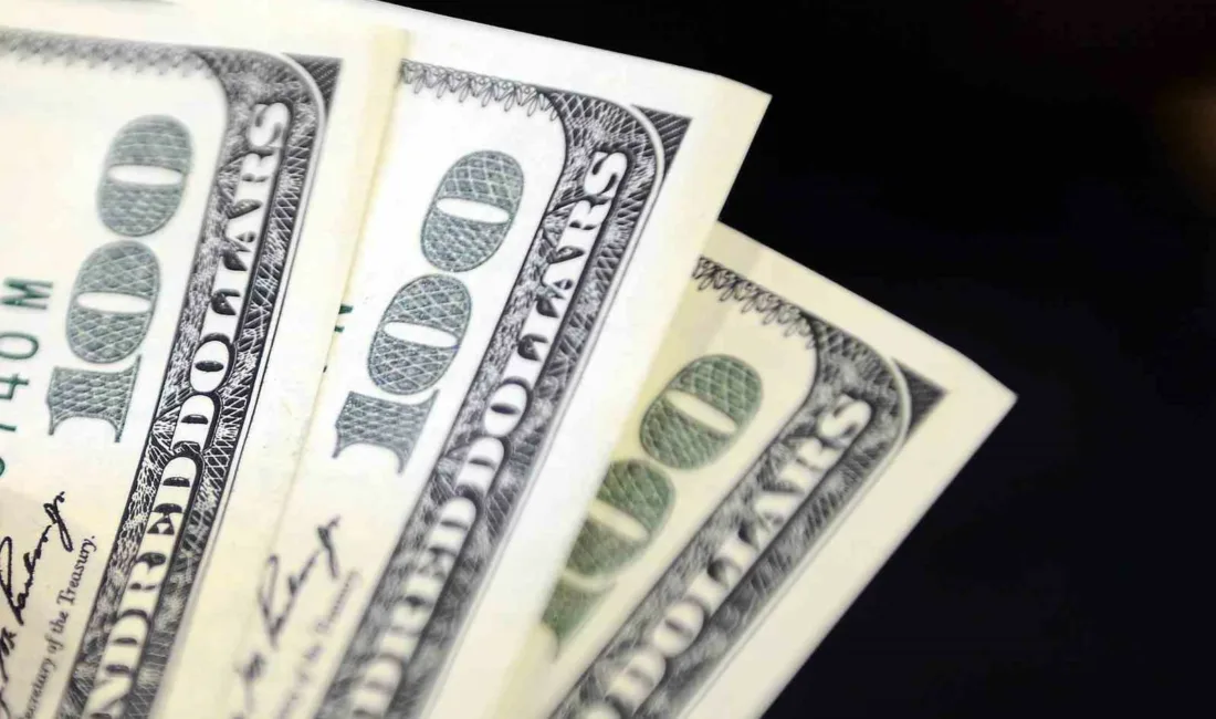 Dolar 42,6640 liradan, euro ise 50,1310 liradan güne başladı. İstanbul