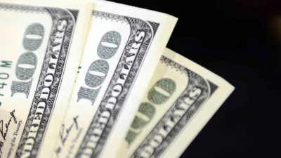 Dolar 42,7000 liradan, euro ise 50,1550 liradan haftaya başladı. İstanbul