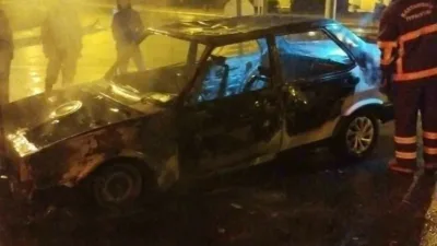 Kastamonu’da seyir halindeyken alevlere teslim olan Tofaş-Fiat marka otomobil kullanılmaz
