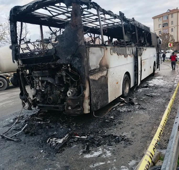 İstanbul Silivri’de seyir halindeki işçi servisinde, bilinmeyen bir nedenle yangın