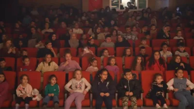 Sincan Belediyesi hafta sonları çocuklara ve yetişkinlere yönelik gerçekleştirdiği tiyatro