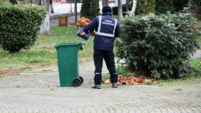 Bilecik’in Söğüt ilçesinde belediye ekipleri cadde ve sokaklarda temizlik çalışmalarını
