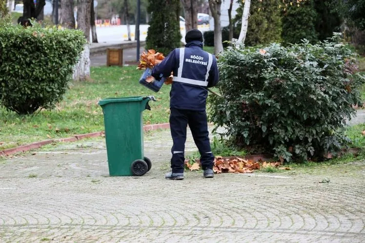 Bilecik’in Söğüt ilçesinde belediye ekipleri cadde ve sokaklarda temizlik çalışmalarını