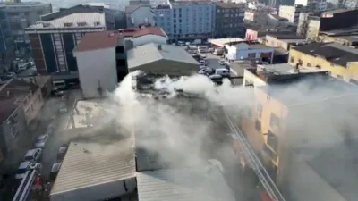 İstanbul Sultangazi’de bulunan 5. katlı binanın çatısında çıkan yangında can
