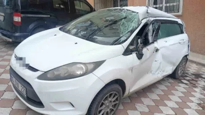 Ankara’da sürücüsünün rampa çıkarken kontrolünü kaybettiği tır, park halindeki 4