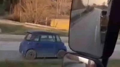 Karabük’te akan trafiğe rağmen ters istikamette ilerleyen elektrikli araç, cep