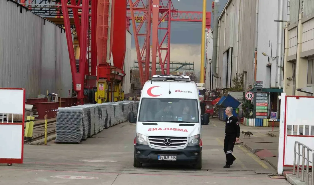 Tuzla’da gemi inşası yapılan bir tersanede inşaat iskelesinin çökmesi sonucu