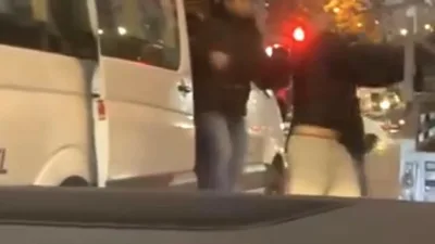 Ümraniye’de trafikte yaşanan tartışmada servis şoförü kağıt toplayan kişiye yumrukla