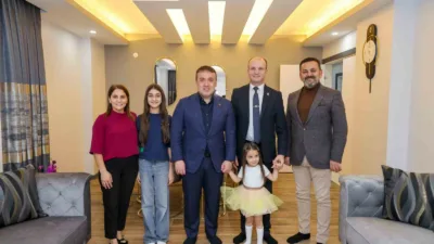 Bilecik Valisi Faik Oktay Sözer, gazi Halil Er’i evinde ziyaret