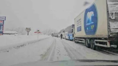 Bolu’da etkisini sürdüren yoğun kar yağışı, Gerede-Samsun yolunun ardından Zonguldak-Ankara
